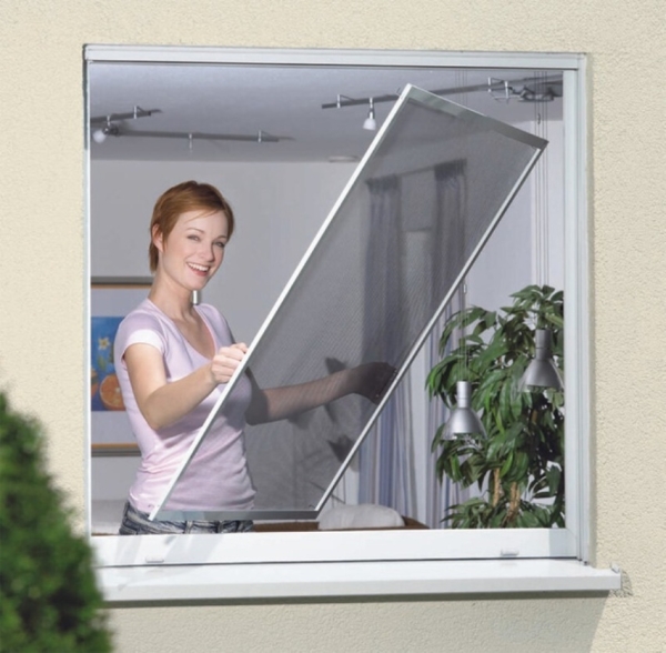 Сетка в пластиковом окне меняется очень просто Сетка в пластиковом окне меняется очень просто