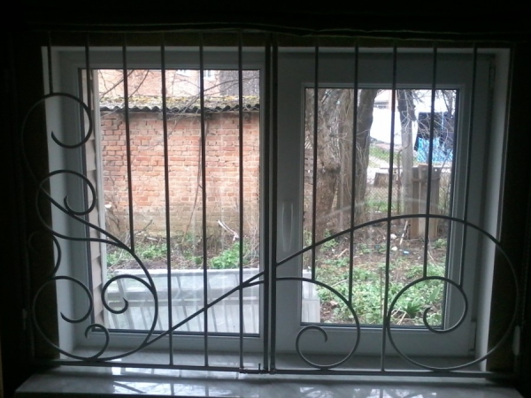 Решетки на окна дачного домика – требования к конструкциям Решетки на окна дачного домика – требования к конструкциям