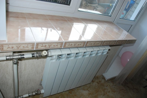 Отделка подоконника плиткой Отделка подоконника плиткой