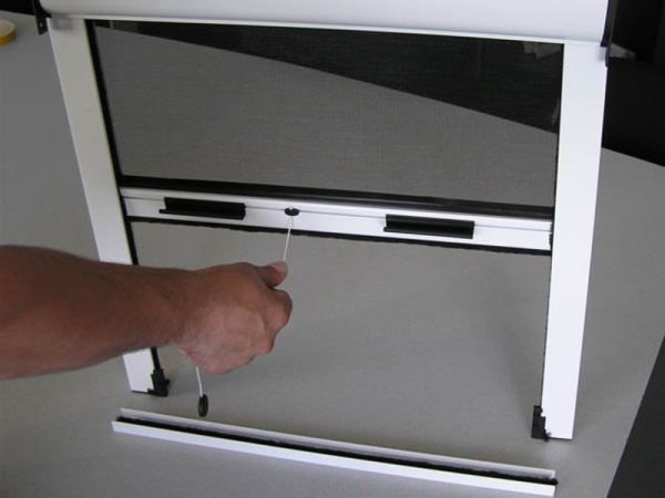 Как установить москитные сетки на мансардные окна? Как установить москитные сетки на мансардные окна?