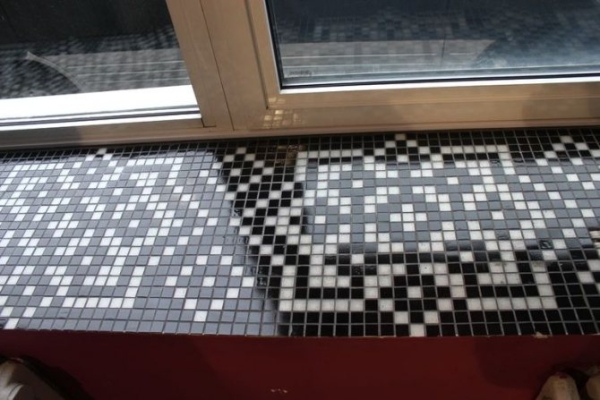 Отделка подоконника плиткой Отделка подоконника плиткой